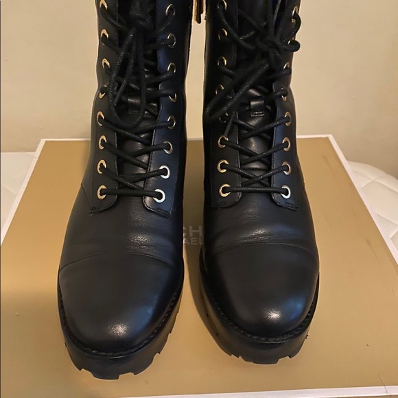 Michael kors boots - Picture 3 of 4